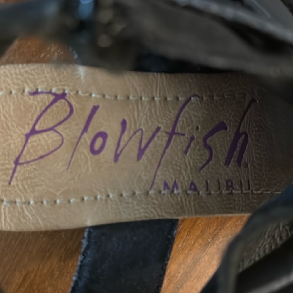🎃Blowfish Gold and Brown Sandals - Picture 3 of 6